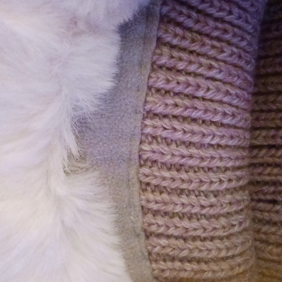 Ugg scarf - Picture 5 of 5